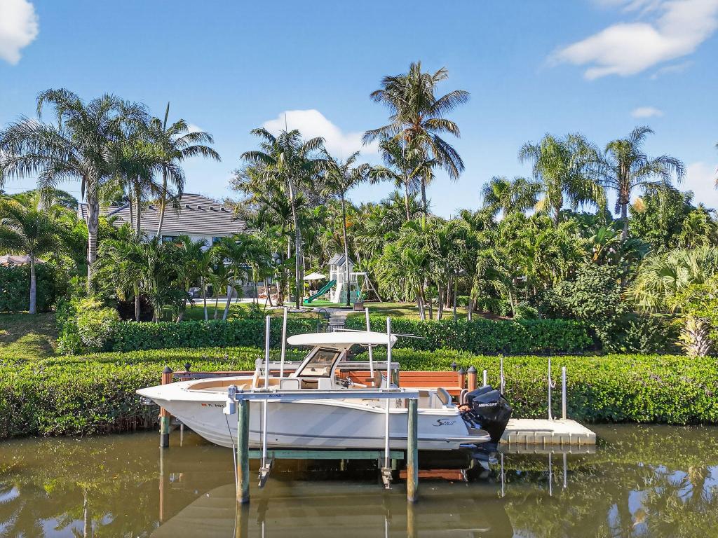 LOXAHATCHEE POINTE - Residential