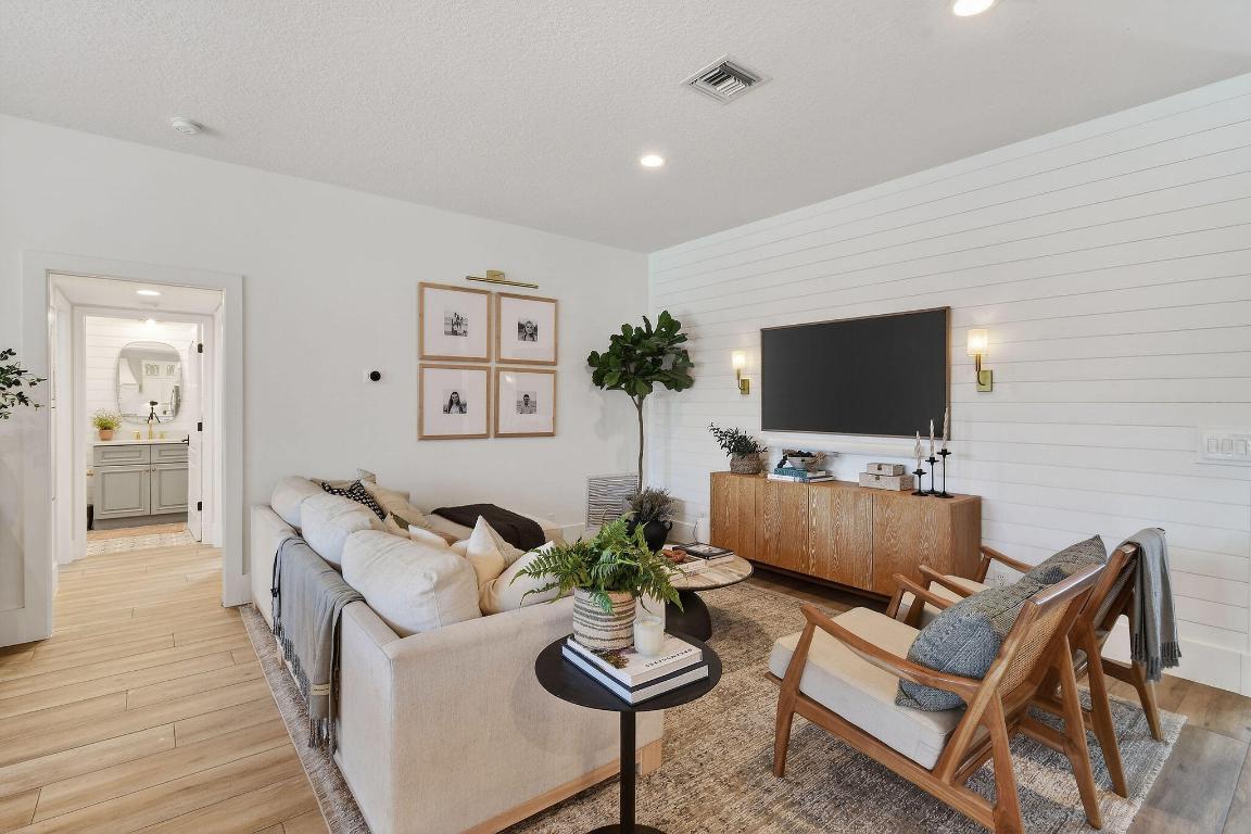 LOXAHATCHEE POINTE - Residential