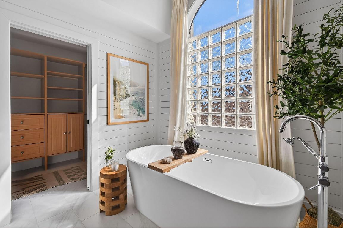 LOXAHATCHEE POINTE - Residential