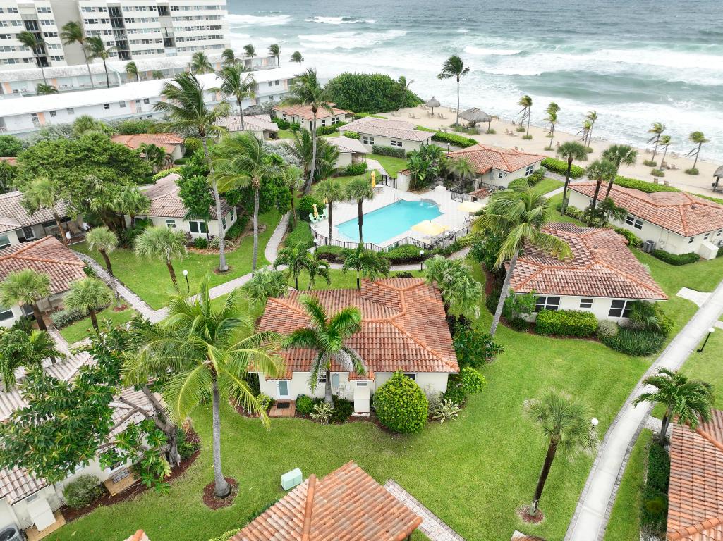 ROYAL FLAMINGO VILLAS - Beach Resort - Residential