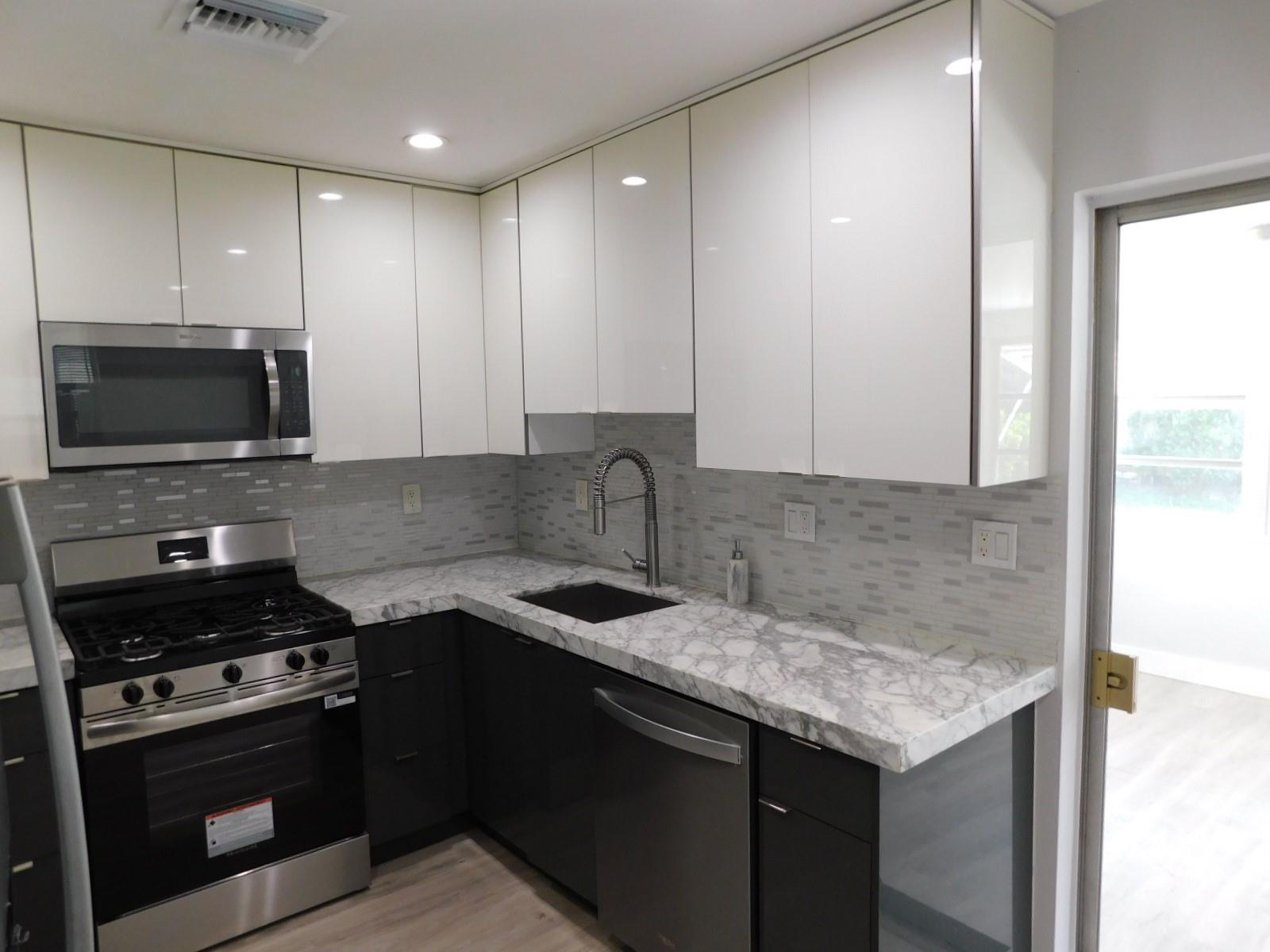 Oak Grove 27-16 B - Residential Lease