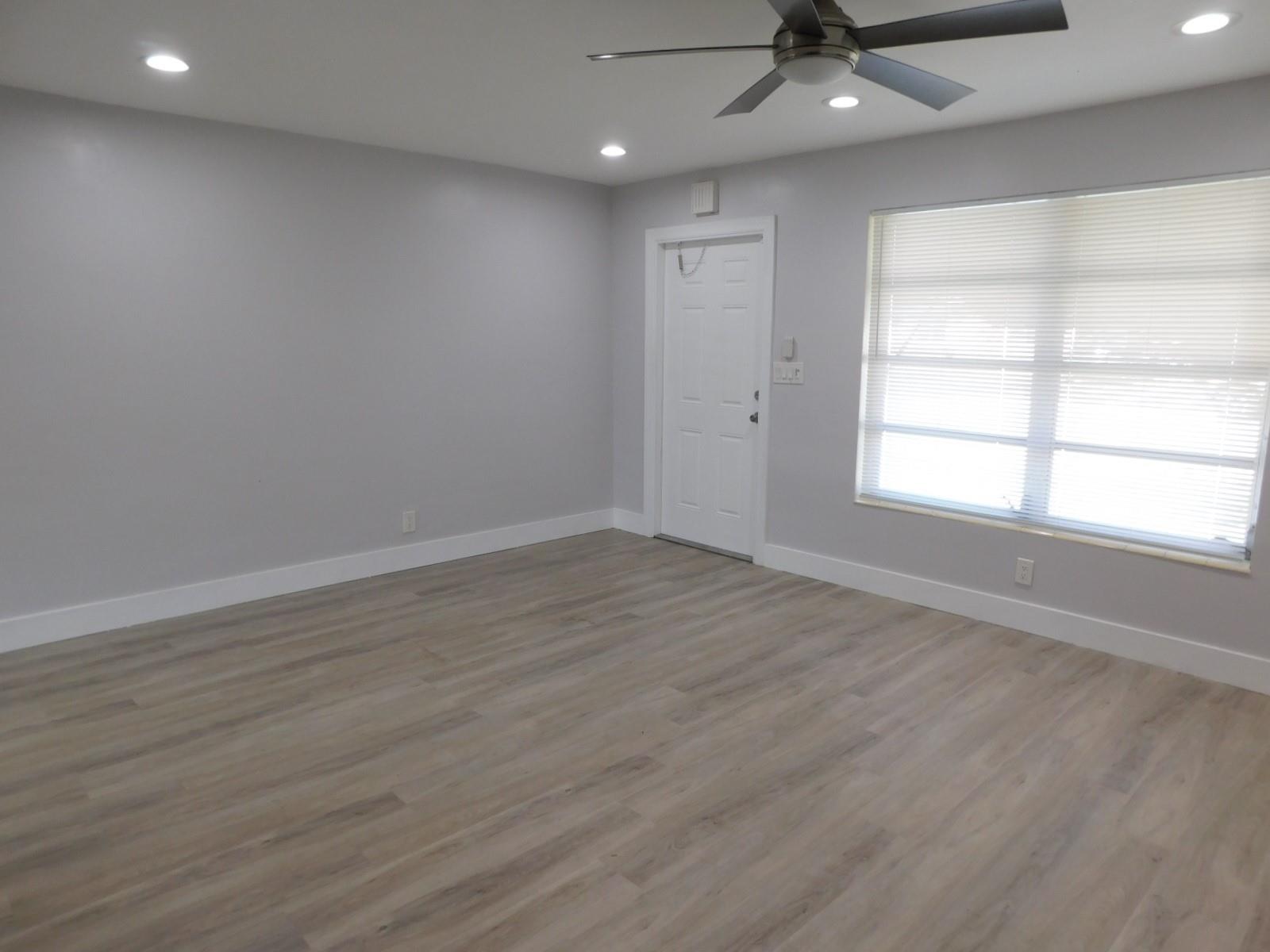 Oak Grove 27-16 B - Residential Lease