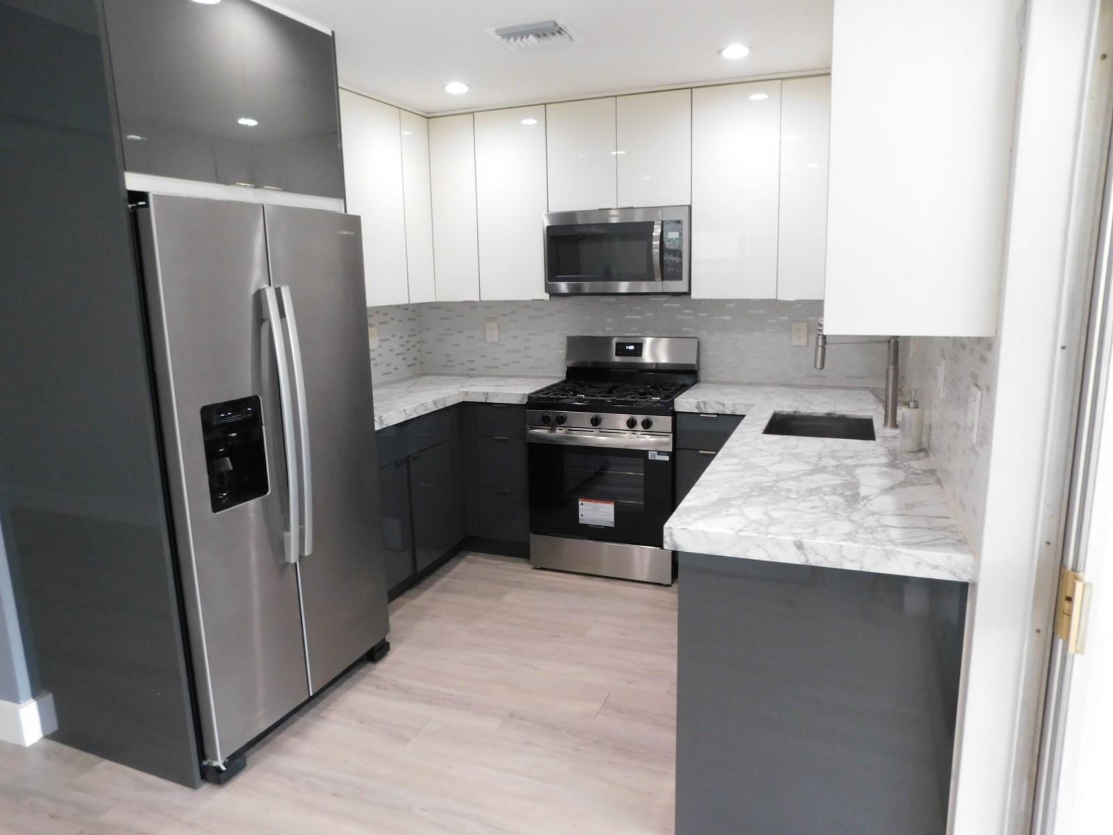 Oak Grove 27-16 B - Residential Lease