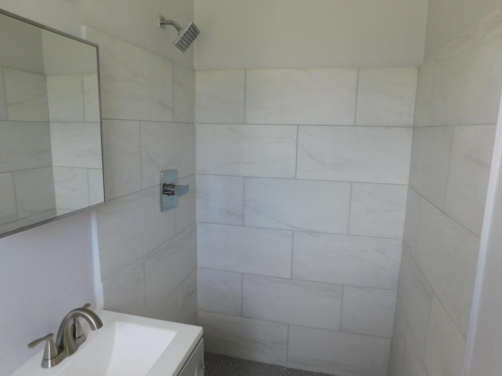 Oak Grove 27-16 B - Residential Lease
