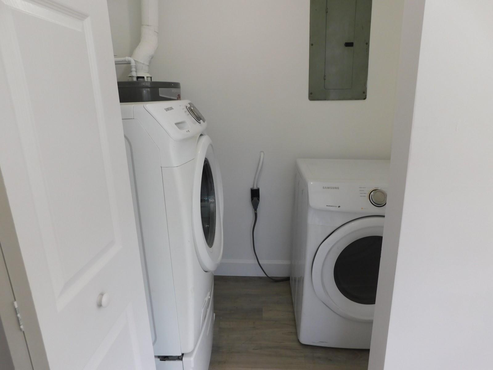 Oak Grove 27-16 B - Residential Lease