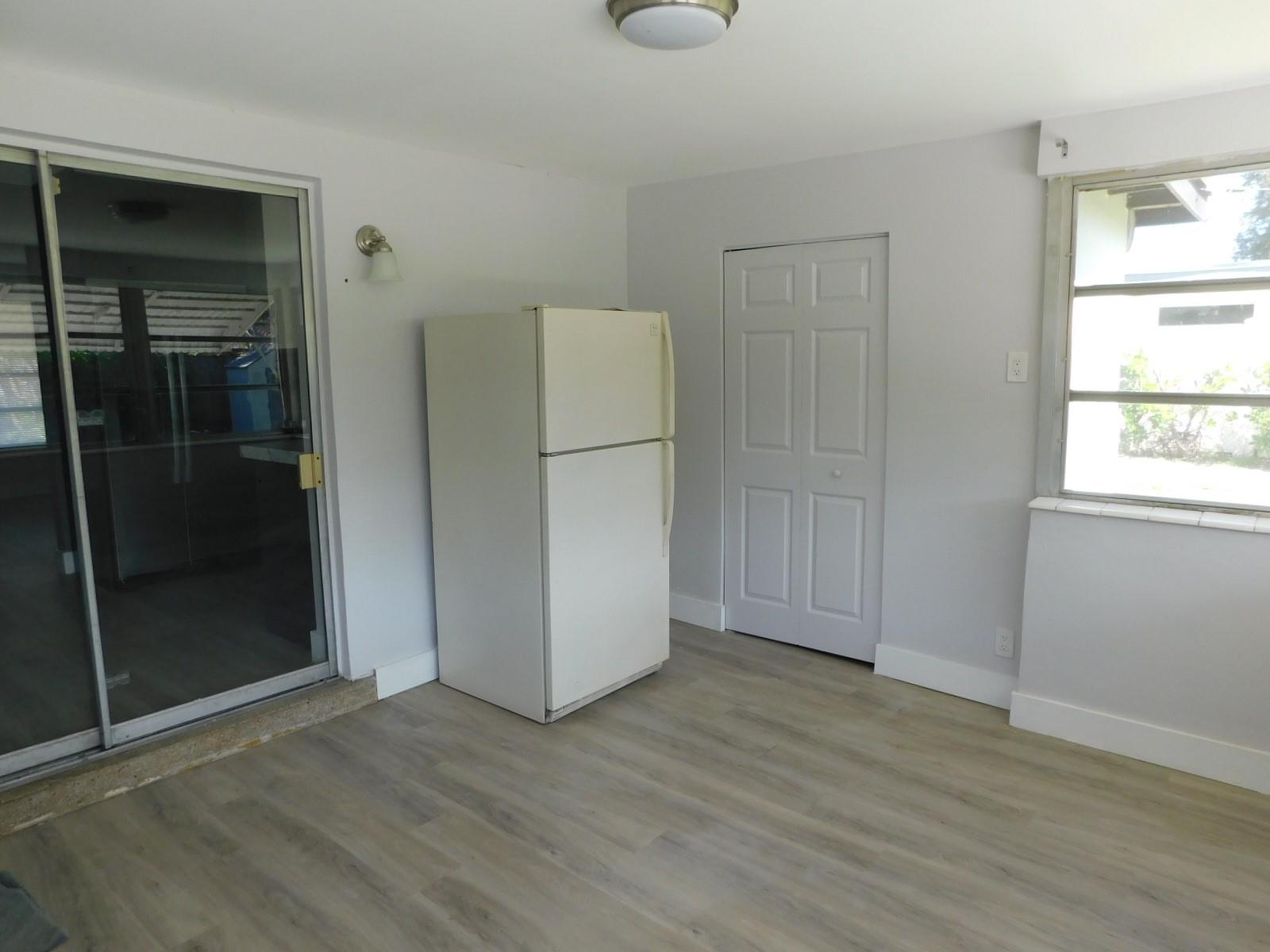 Oak Grove 27-16 B - Residential Lease