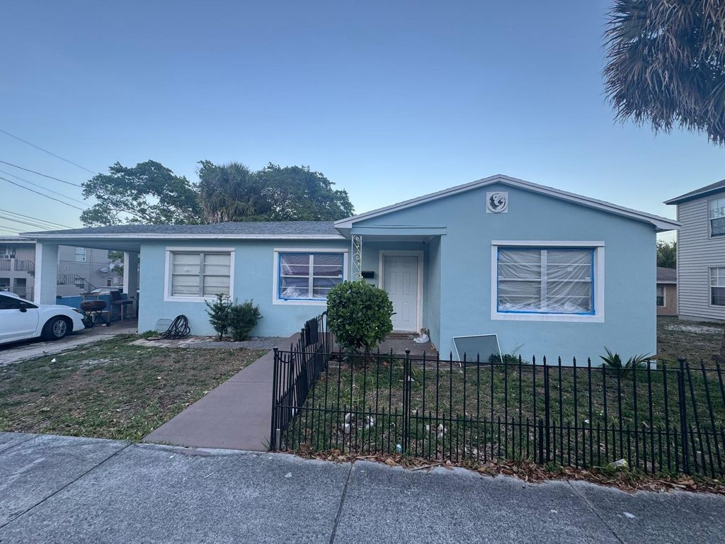 Photo of 1110 N Sapodilla Avenue, West Palm Beach, FL 33401 (MLS # B26001319)