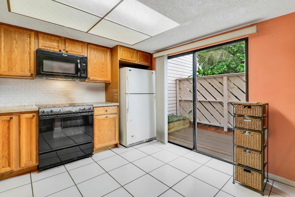 128 Sherwood Circle 13b, Jupiter FL 33458
