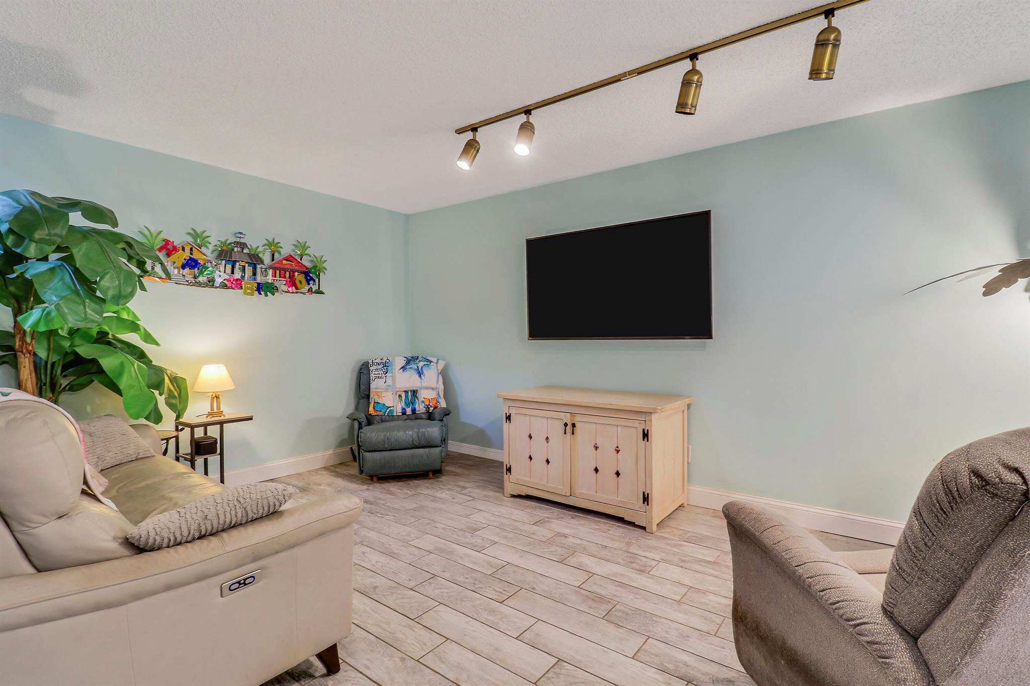 JUPITER VILLAGE TOWNHOMES - Residential