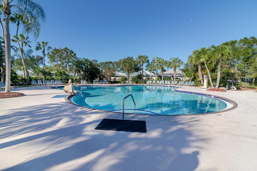 THE MEADOWS AT MARTIN DOW - Residential