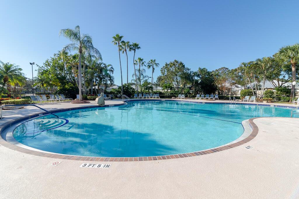 THE MEADOWS AT MARTIN DOW - Residential