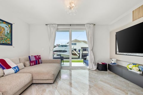 Tiny photo for 966 Jeffery Street, Boca Raton, FL 33487 (MLS # B26016784)
