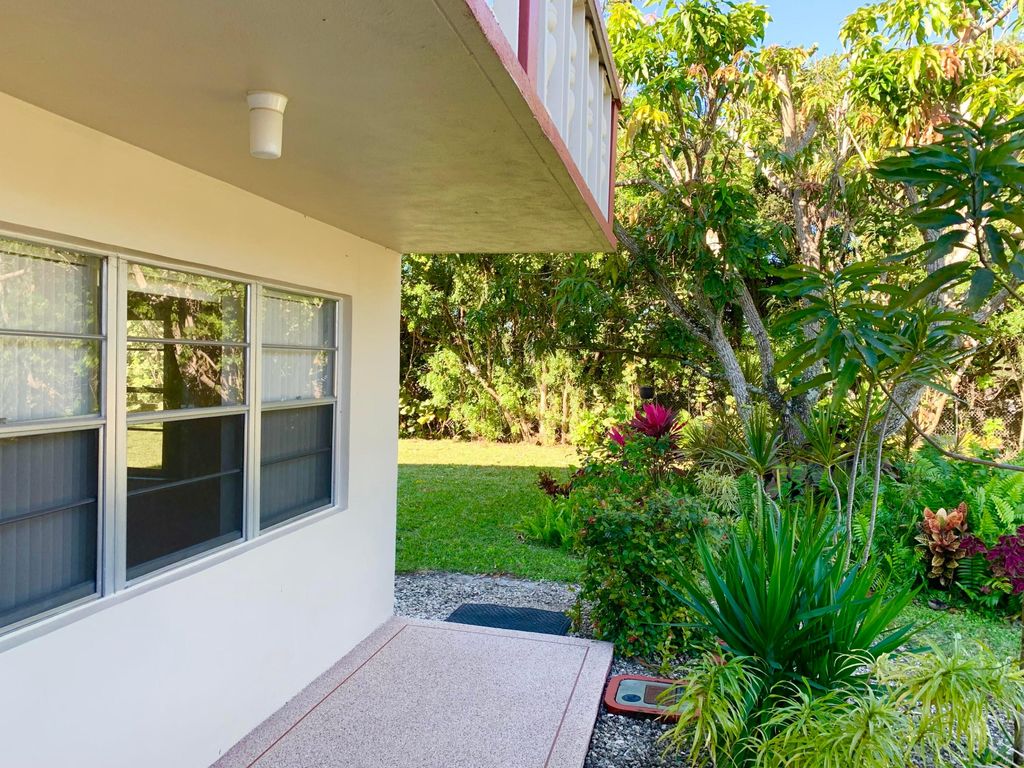 Photo of 39 Sussex B, West Palm Beach, FL 33417 (MLS # R11166317)