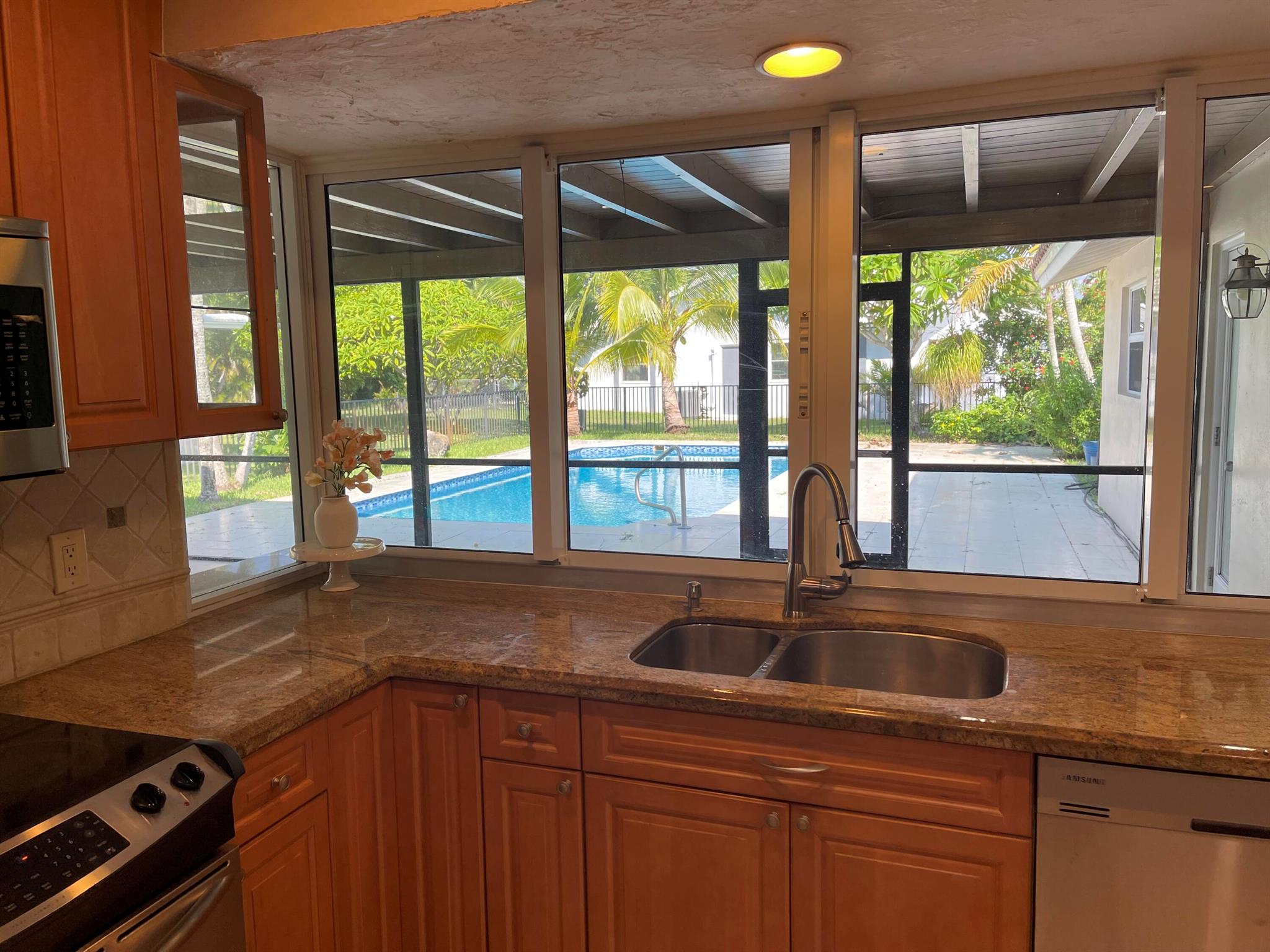 1880 NW 83rd Drive, Coral Springs, FL, 33071/$623,000 10 1880 NW 83rd Drive