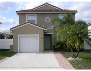 BEAUTIFULLY UPDATED 3 BEDROOM, 2.5 BATH HOME IN GATED COMMUNITY OF LACUNA. NEW KITCHEN WITH GRANITE AND STAINLESS STEEL APPLIANCES. NEW MASTER BATH ALSO WITH BEAUTIFUL GRANITE AND LARGE SHOWER. FULLY FENCED YARD WITH LOTS OF PRIVACY AND PLENTY OF ROOM TO PLAY. COMMUNITY HAS GOLF COURSE, POOL, CLUBHOUSE WITH EXERCISE ROOM AND GAME ROOM. EXCELLENT SCHOOLS: DISCOVERY KEY ELEMENTARY, WOODLANDS MIDDLE AND PARK VISTA HIGH. LAWN CARE INCLUDED.