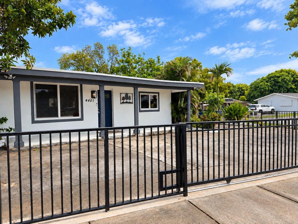 Photo of 4401 SW 21st Street, Fort Lauderdale, FL 33317 (MLS # B26080863)