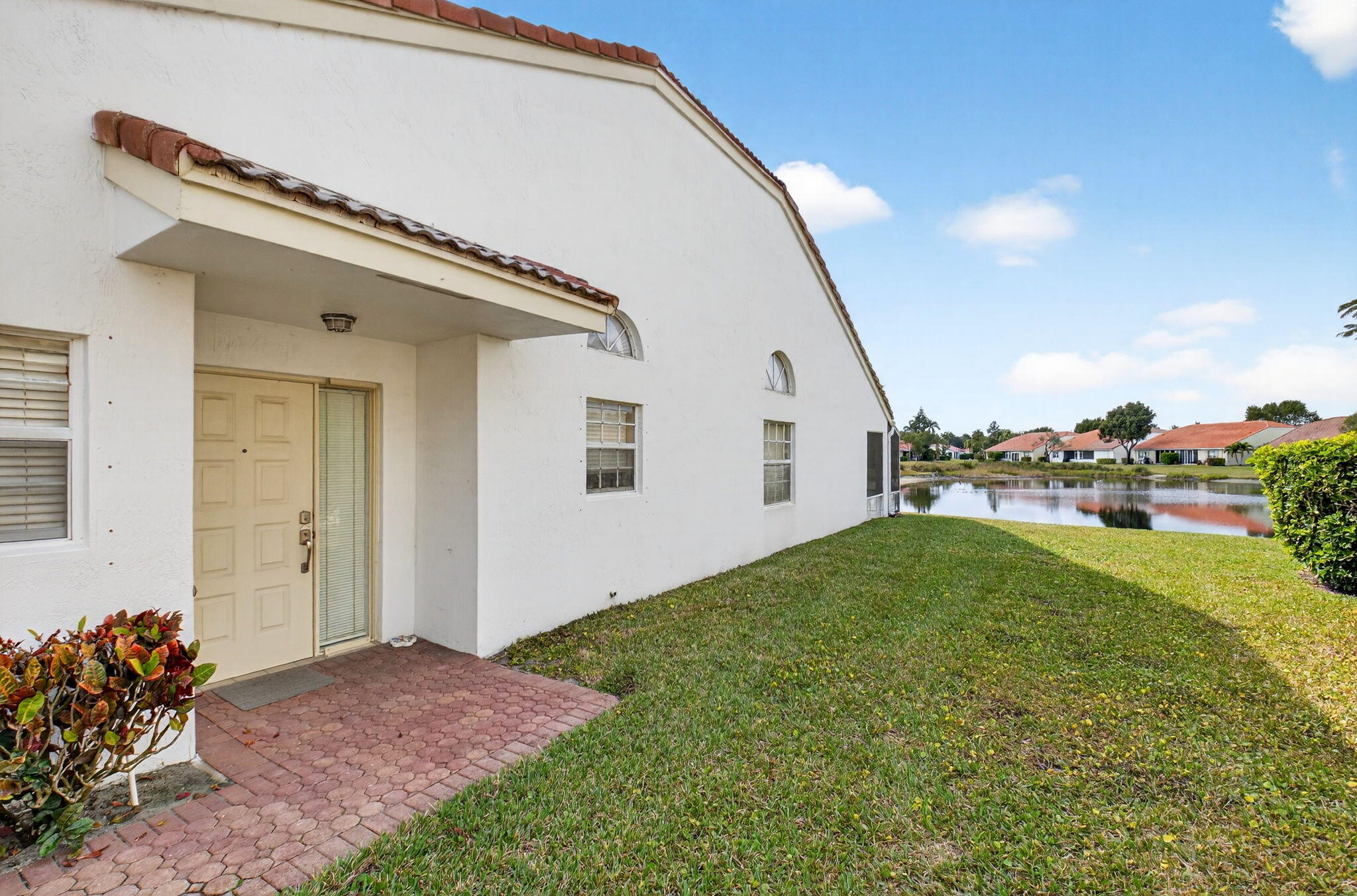 FLORAL LAKES - Residential