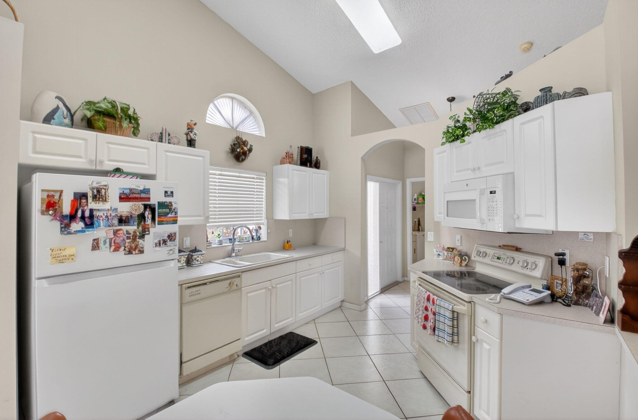 FLORAL LAKES - Residential