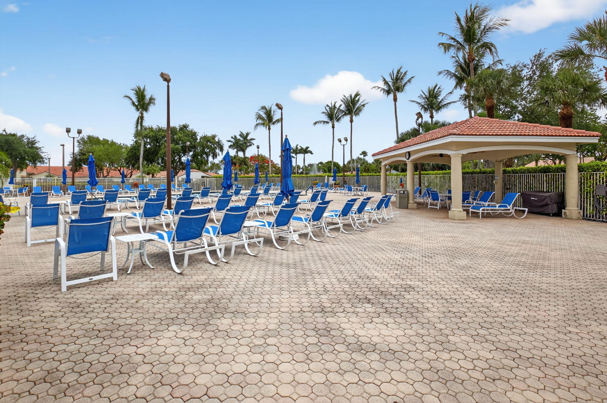 FLORAL LAKES - Residential