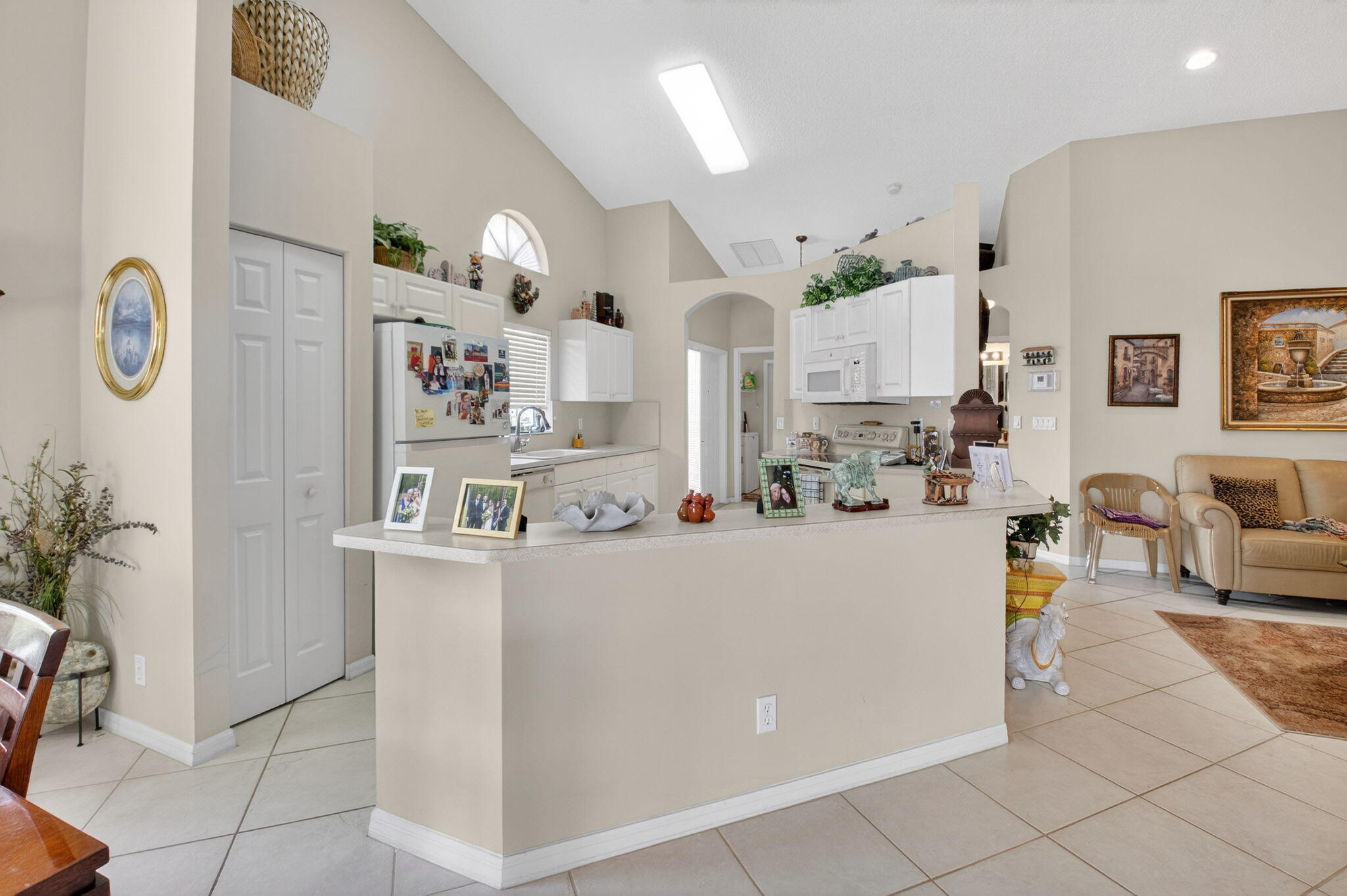 FLORAL LAKES - Residential