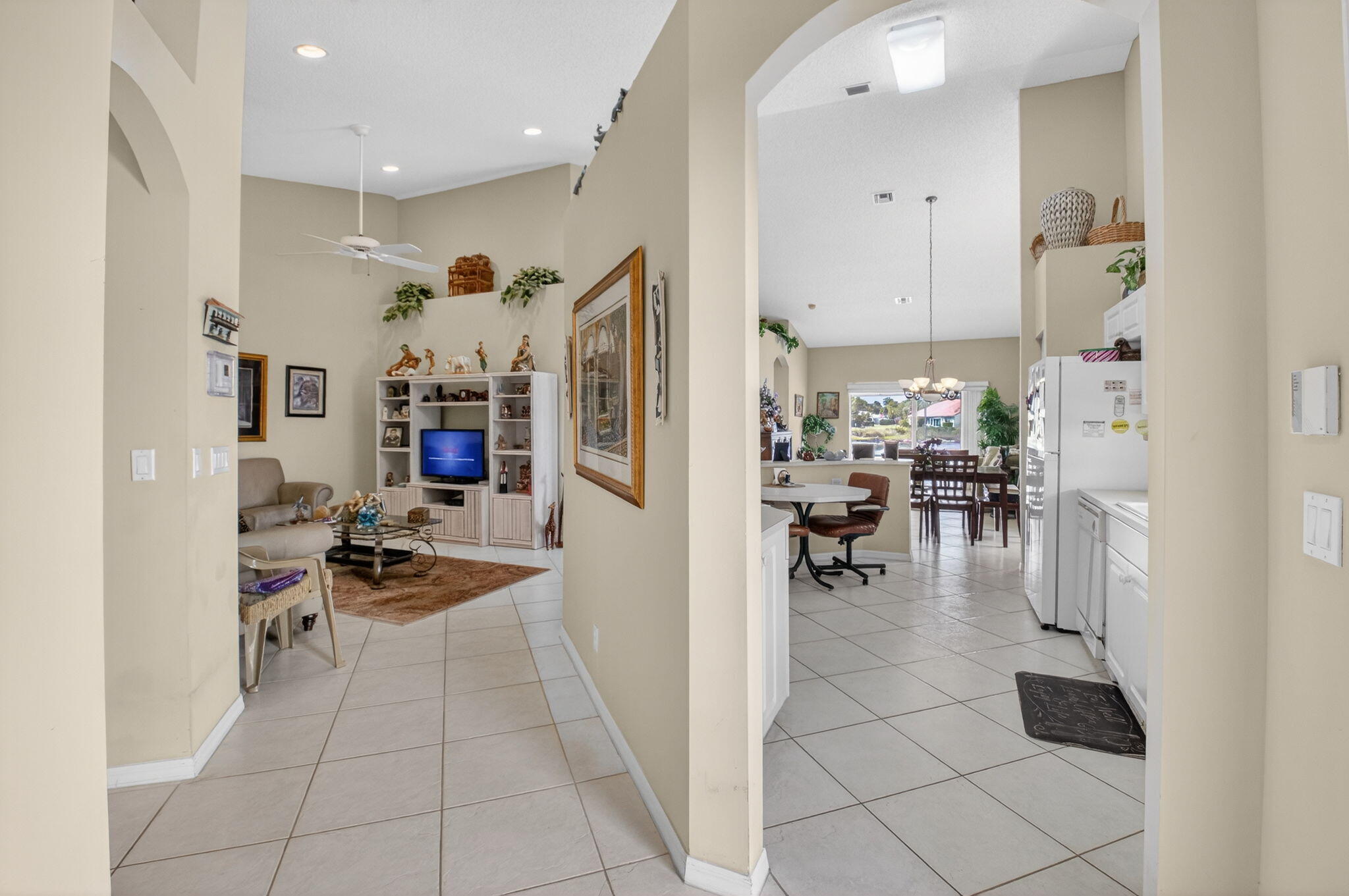 FLORAL LAKES - Residential