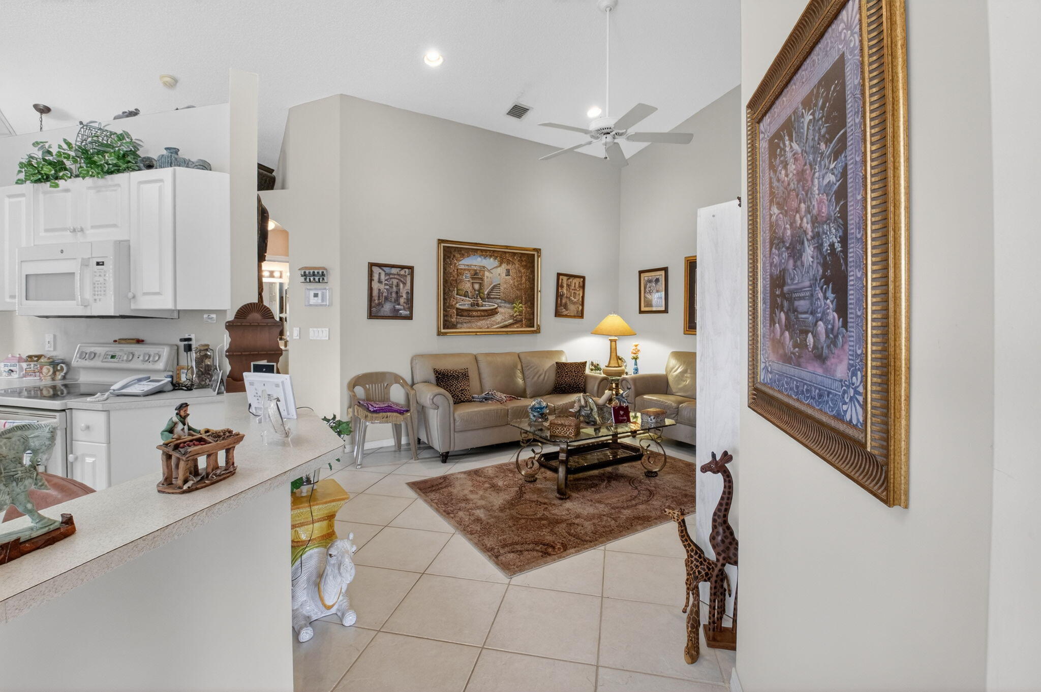 FLORAL LAKES - Residential