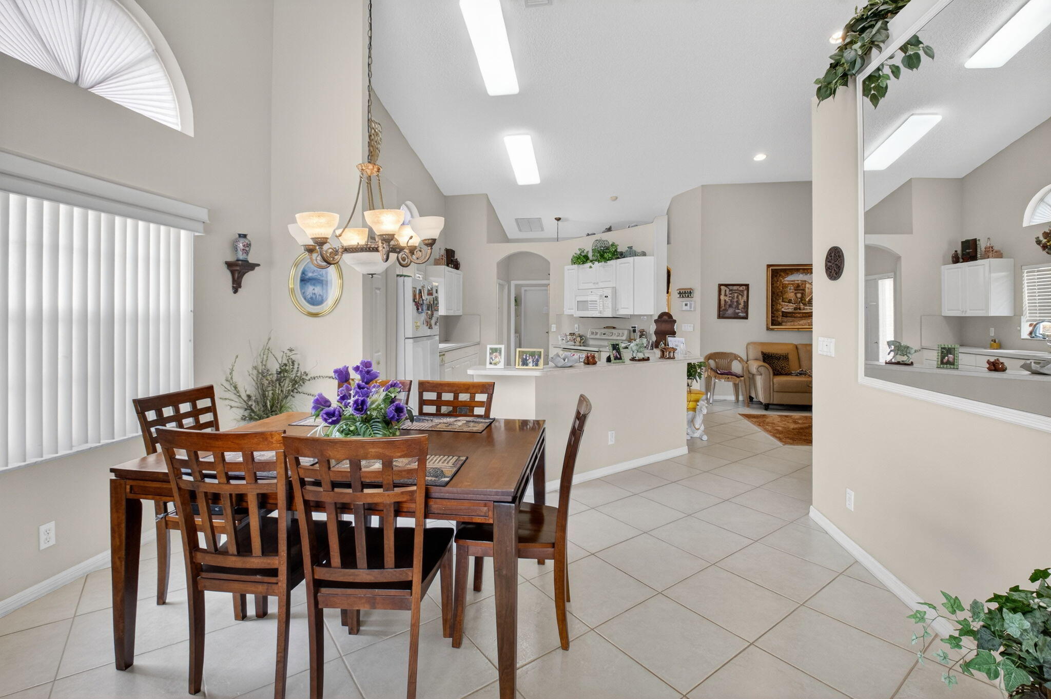 FLORAL LAKES - Residential