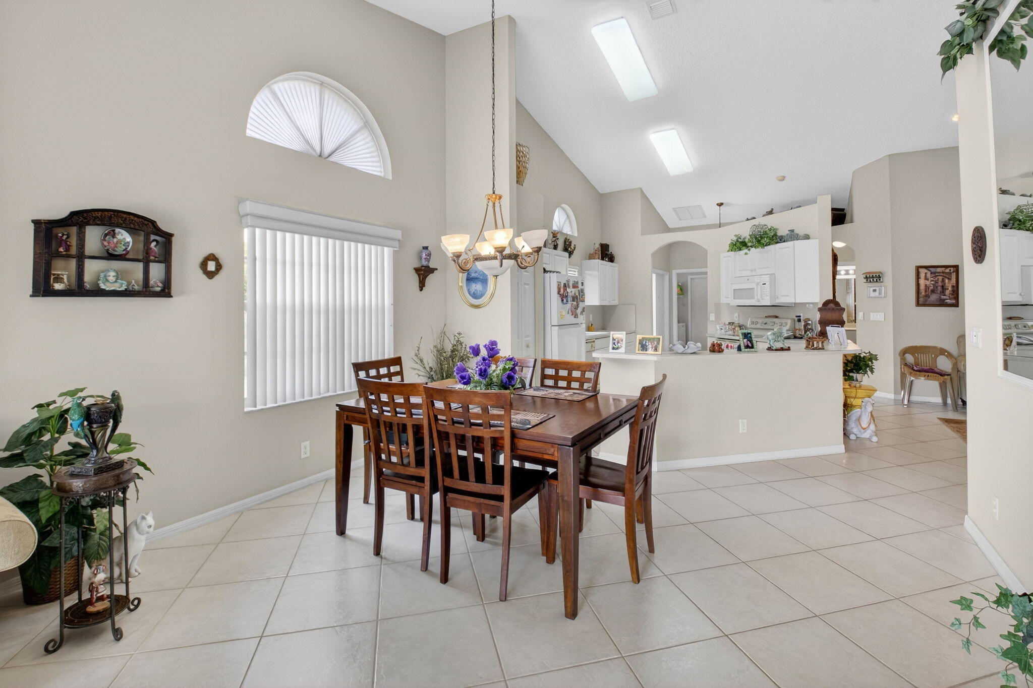 FLORAL LAKES - Residential