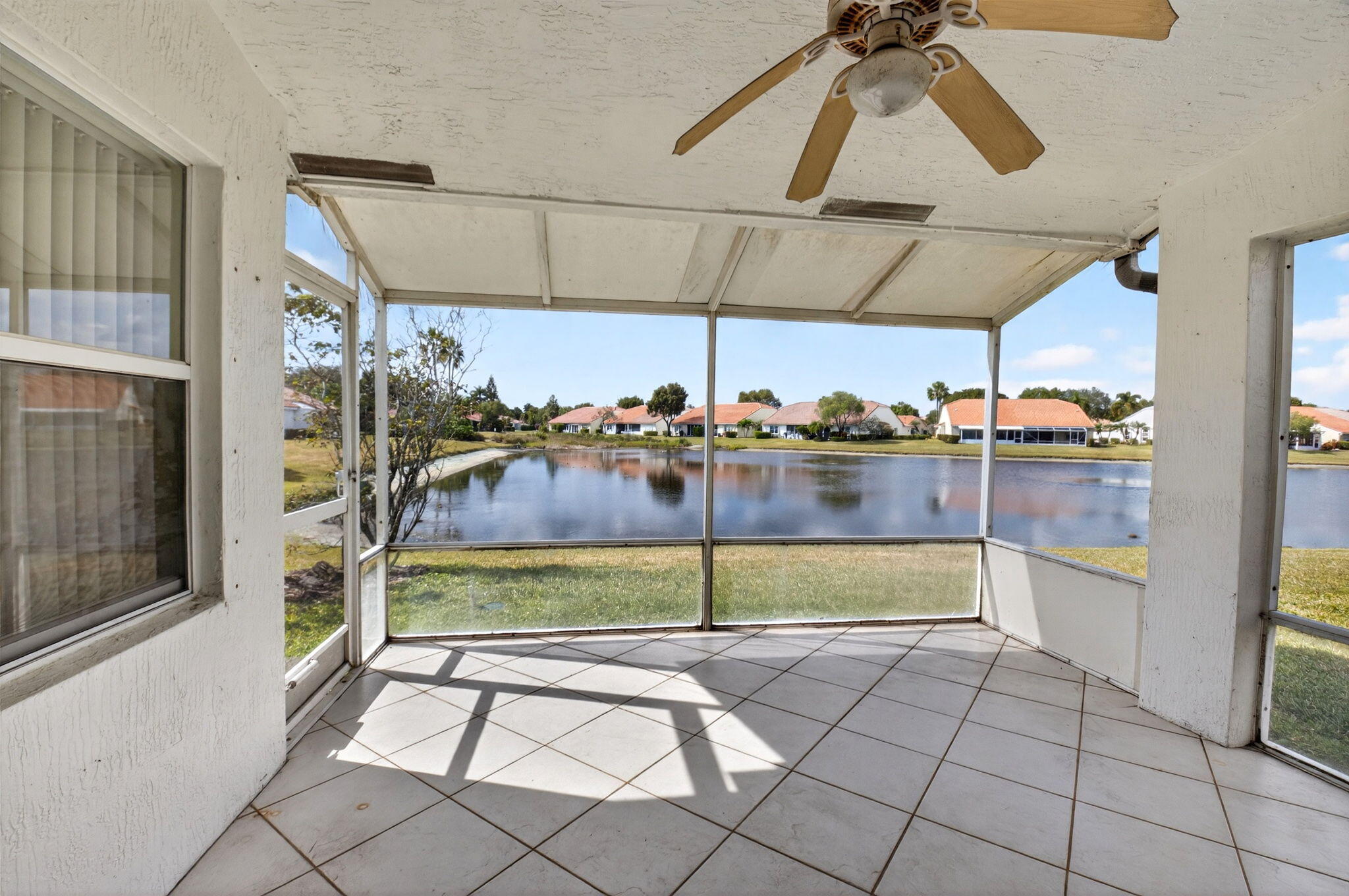 FLORAL LAKES - Residential