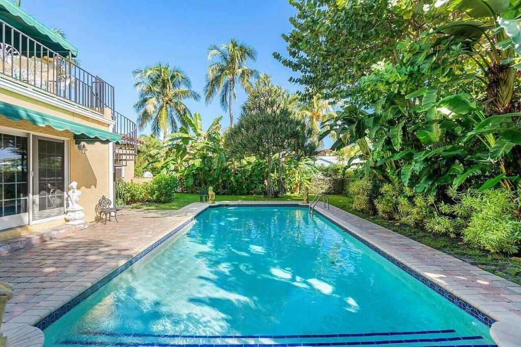 Photo of 194 Almeria Road, West Palm Beach, FL 33405 (MLS # R11136849)