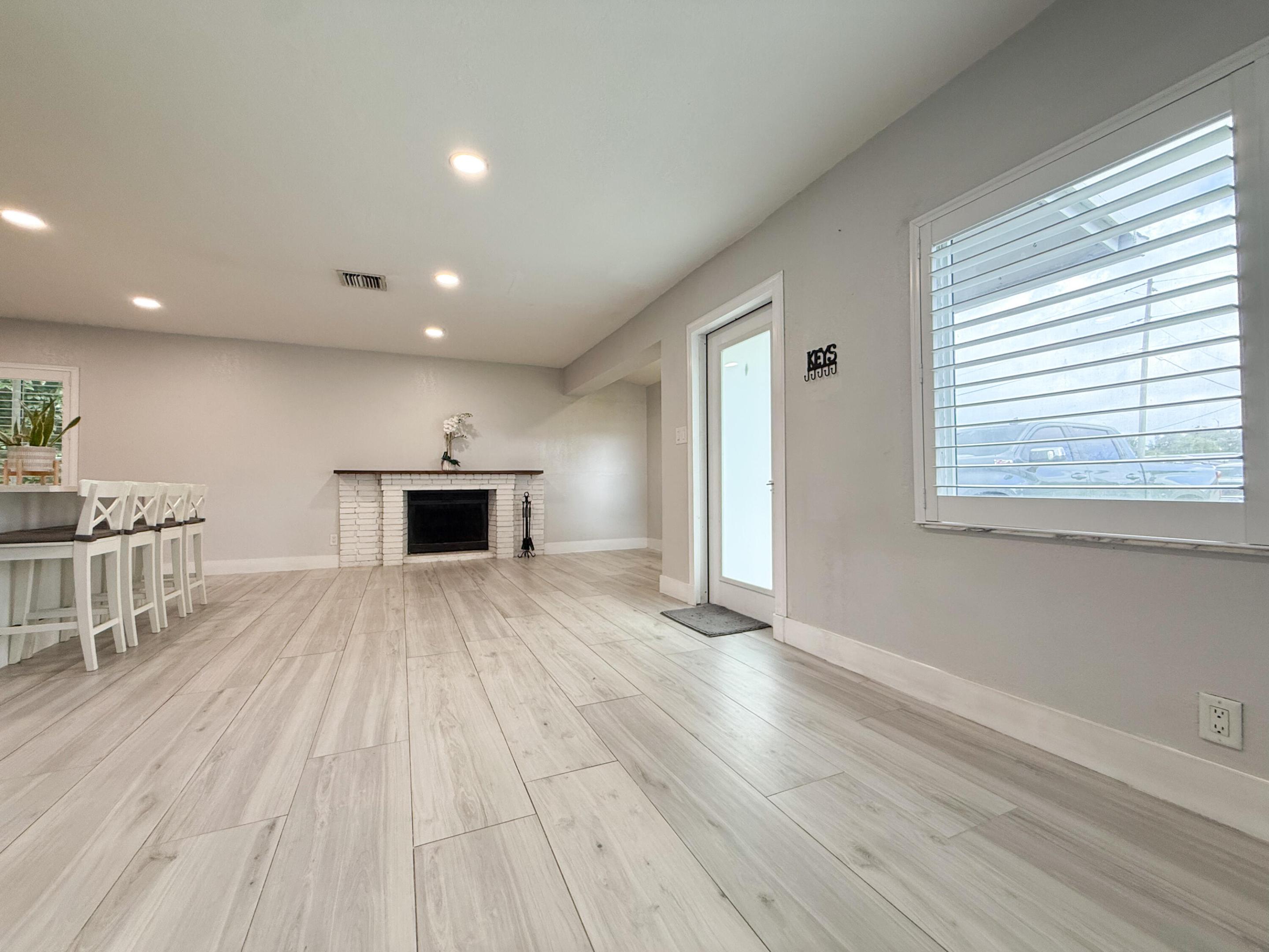 COLLIER ESTATES 1ST ADD - Residential Lease
