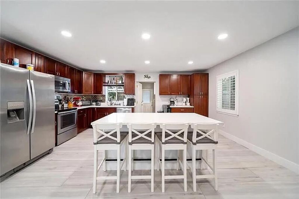Photo of 320 NE 60th Street, Oakland Park, FL 33334 (MLS # B26024983)