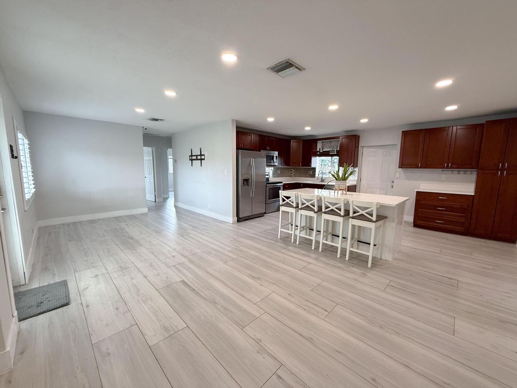Photo of 320 NE 60th Street, Oakland Park, FL 33334 (MLS # B26024983)