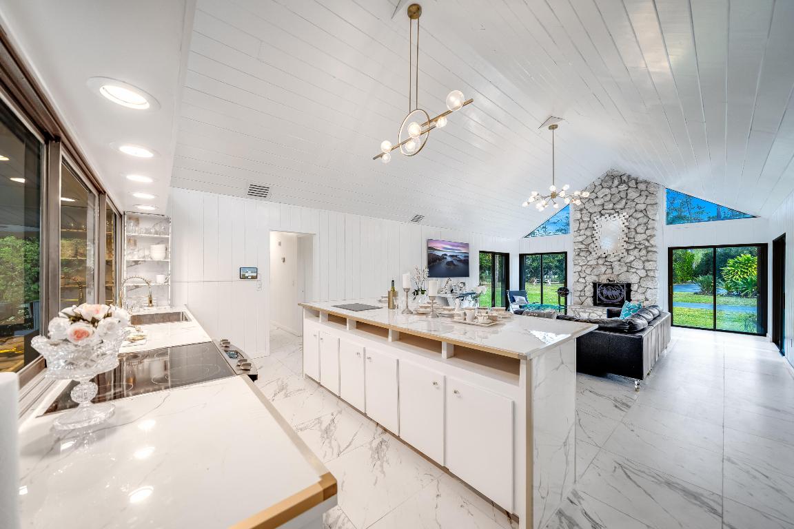 PALM BEACH LITTLE RANCHES 2 - Residential Lease