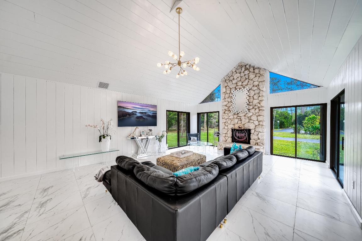 PALM BEACH LITTLE RANCHES 2 - Residential Lease