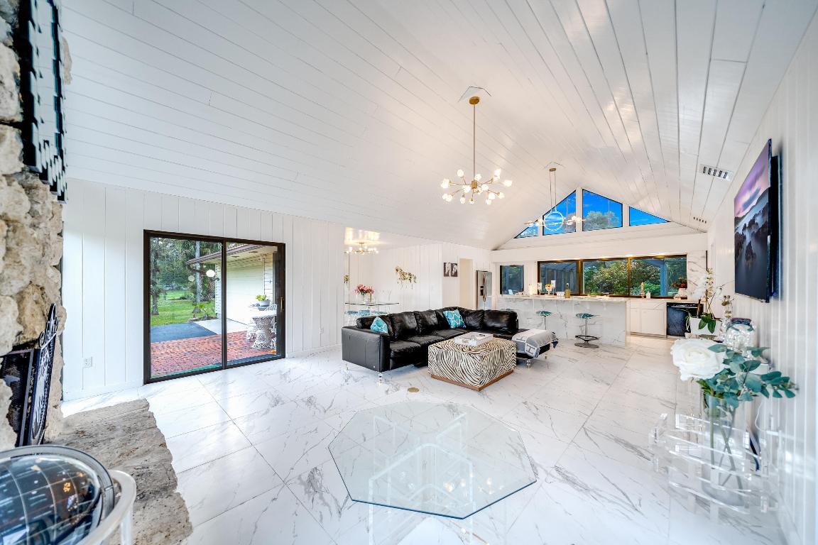 PALM BEACH LITTLE RANCHES 2 - Residential Lease