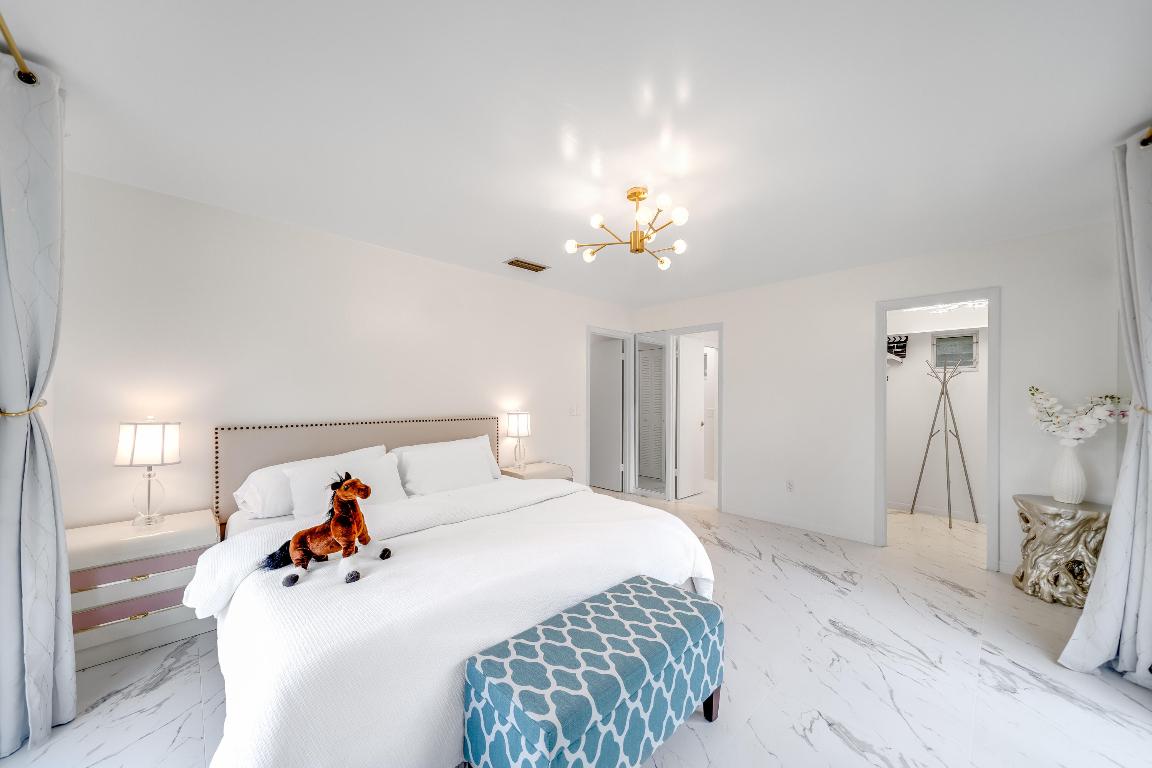 PALM BEACH LITTLE RANCHES 2 - Residential Lease