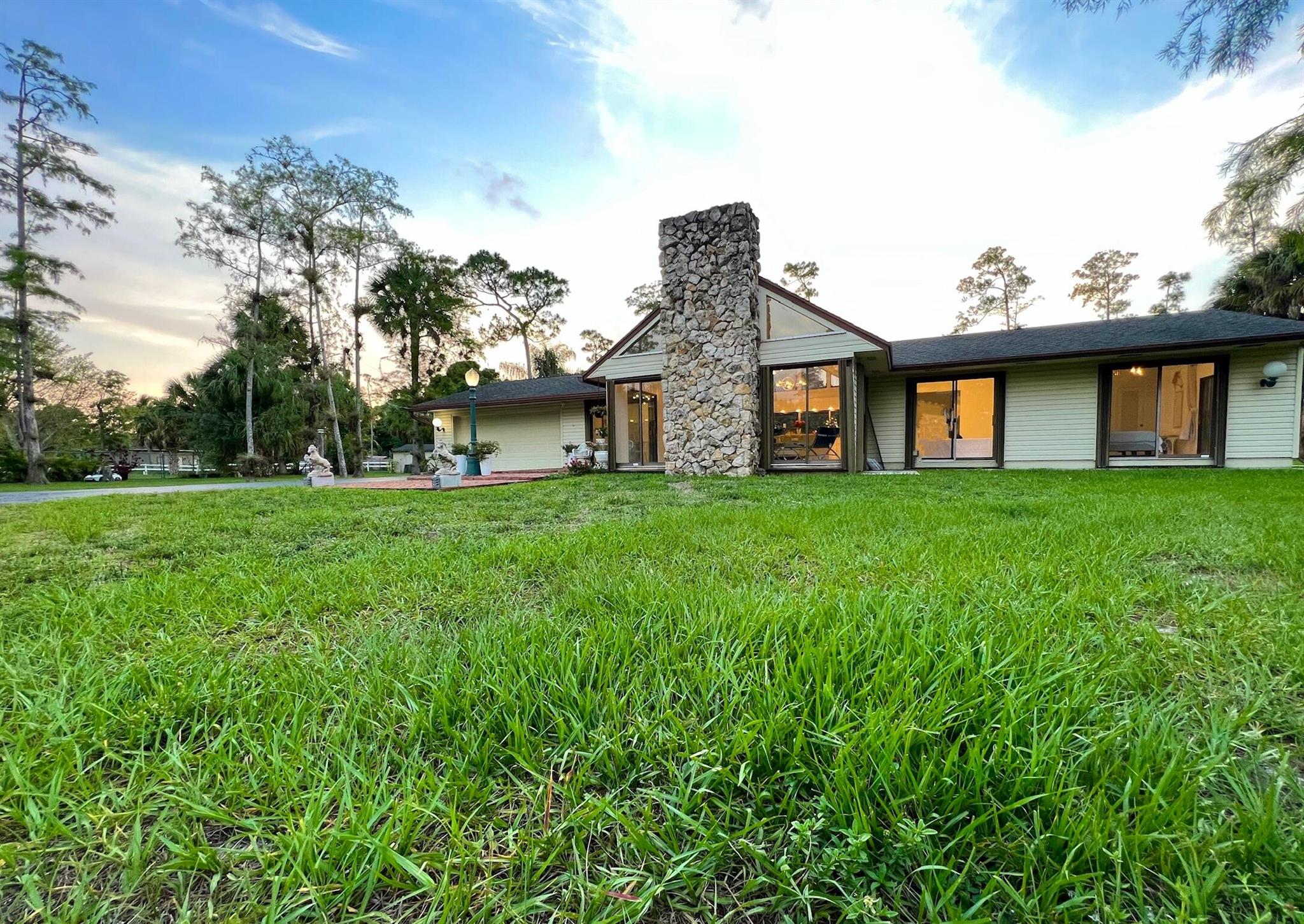 PALM BEACH LITTLE RANCHES - Residential Lease