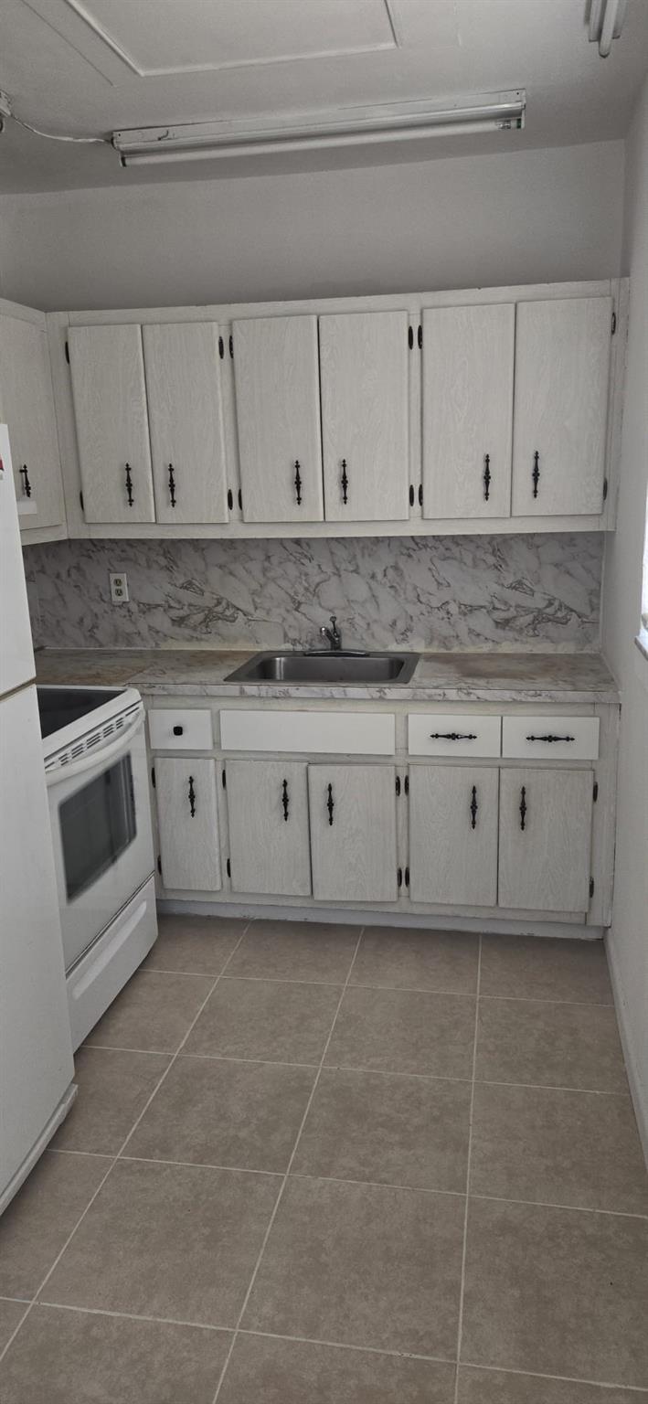 BEAUTIFUL 2 BEDROOM UNIT CONVENIENTLY LOCATED NEAR MAJOR HIGHWAYS. LAUNDRY ROOM LOCATED IN THE CONDO. EASY TO SHOW. LOCKBOX AT THE DOOR. CLICK ON SHOW ASSIST FOR MORE INFORMATION. ONLY 1 PARKING SPACE AVAILABLE. No minimum credit score required