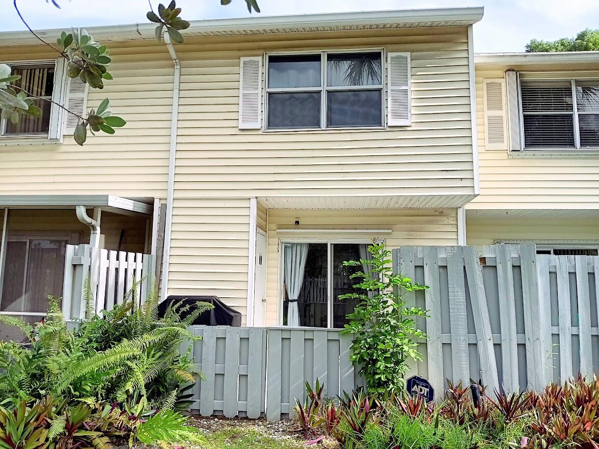 EDGEWATER TOWNHOMES - Residential