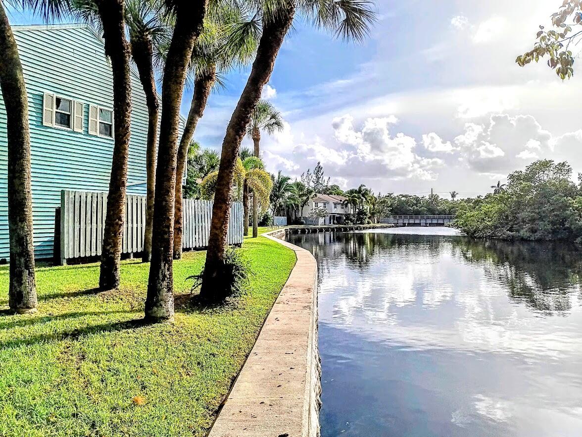 EDGEWATER TOWNHOMES - Residential