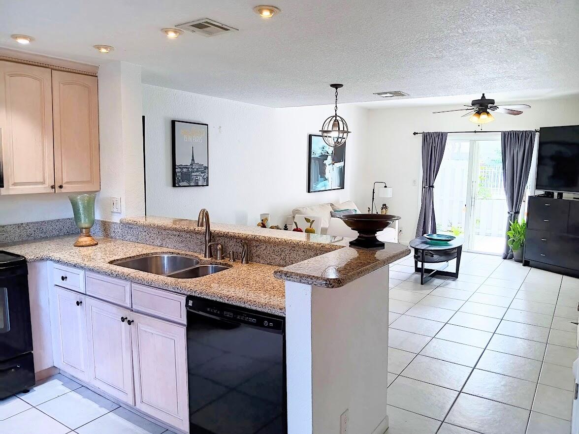 EDGEWATER TOWNHOMES - Residential