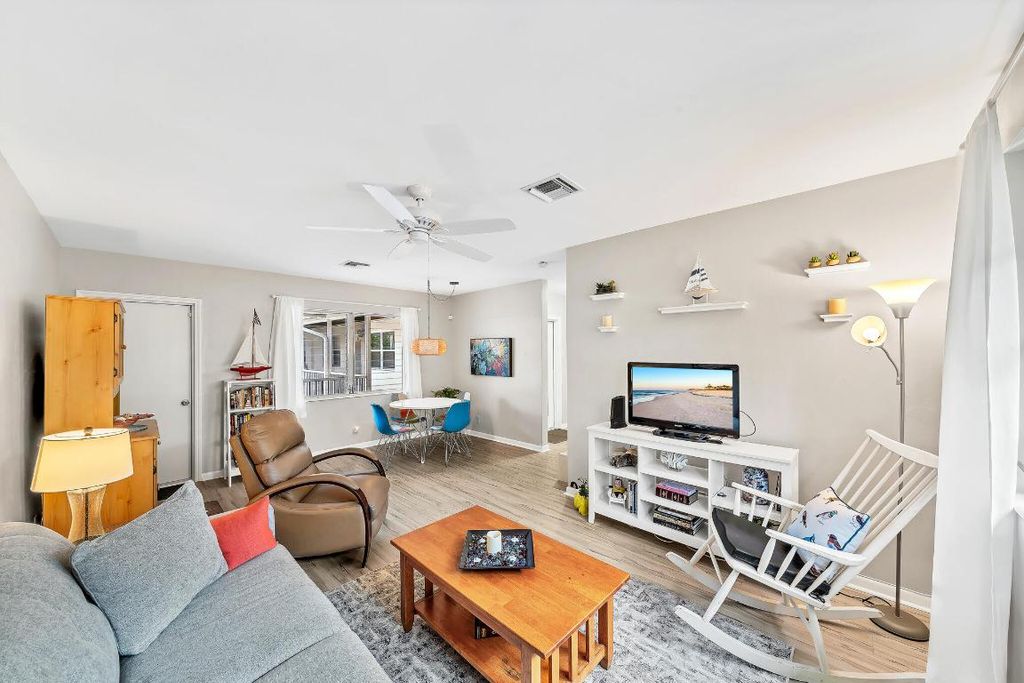Photo of 520 NE 7th Avenue #2d, Delray Beach, FL 33483 (MLS # R11153669)