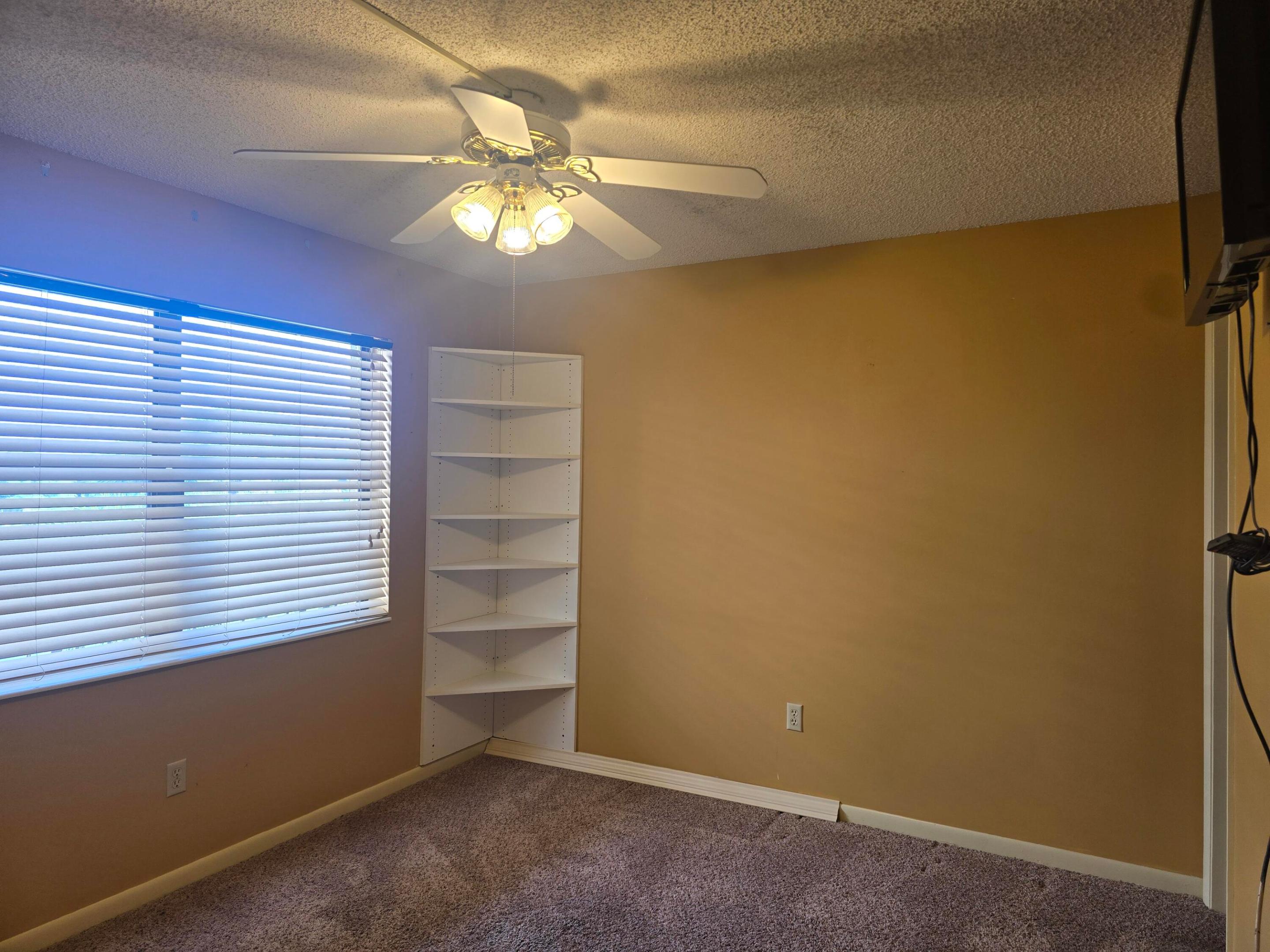 GOLDEN LAKES - Residential