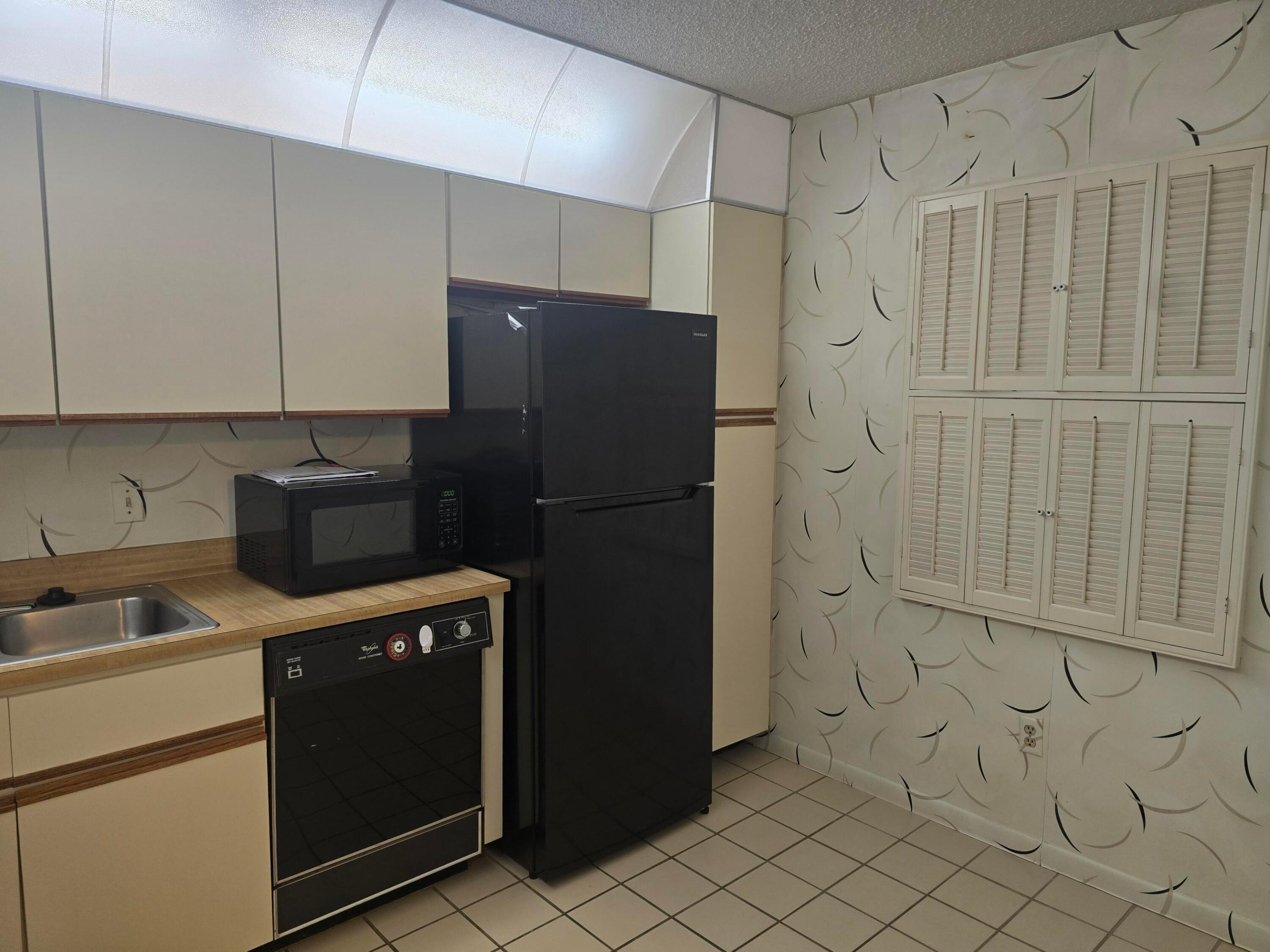 GOLDEN LAKES - Residential