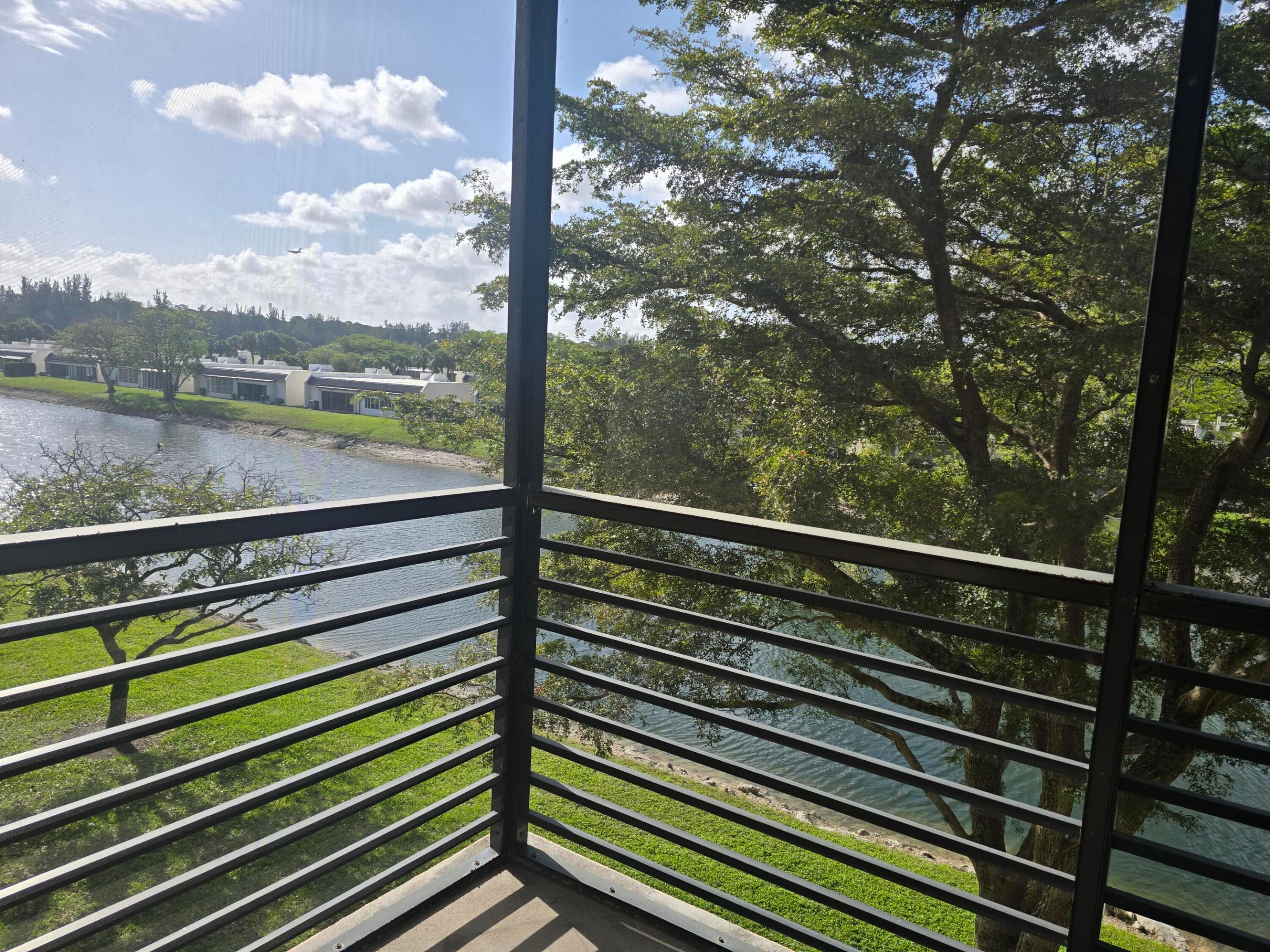 GOLDEN LAKES - Residential