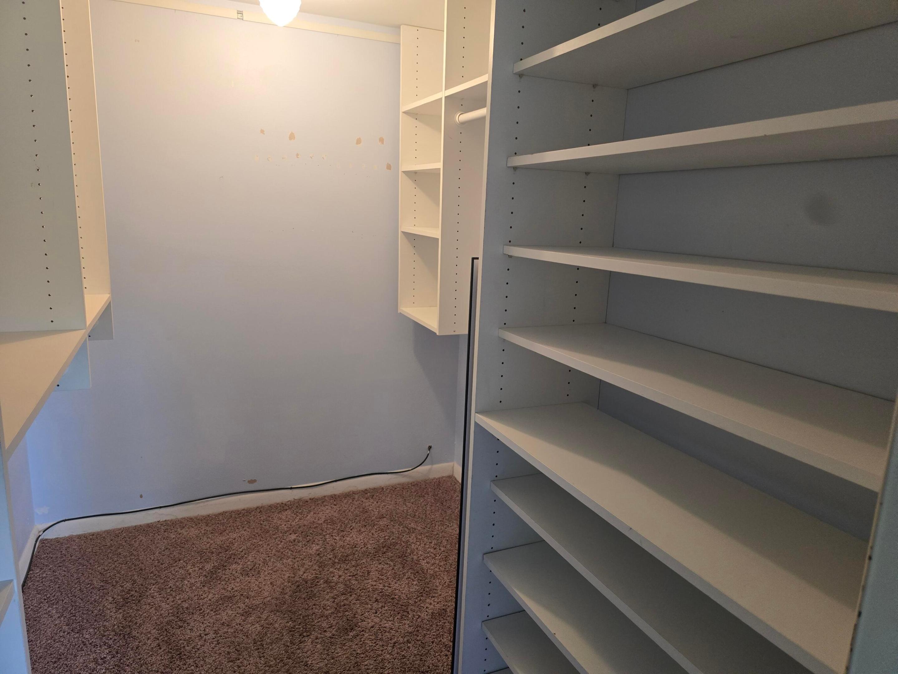 GOLDEN LAKES - Residential