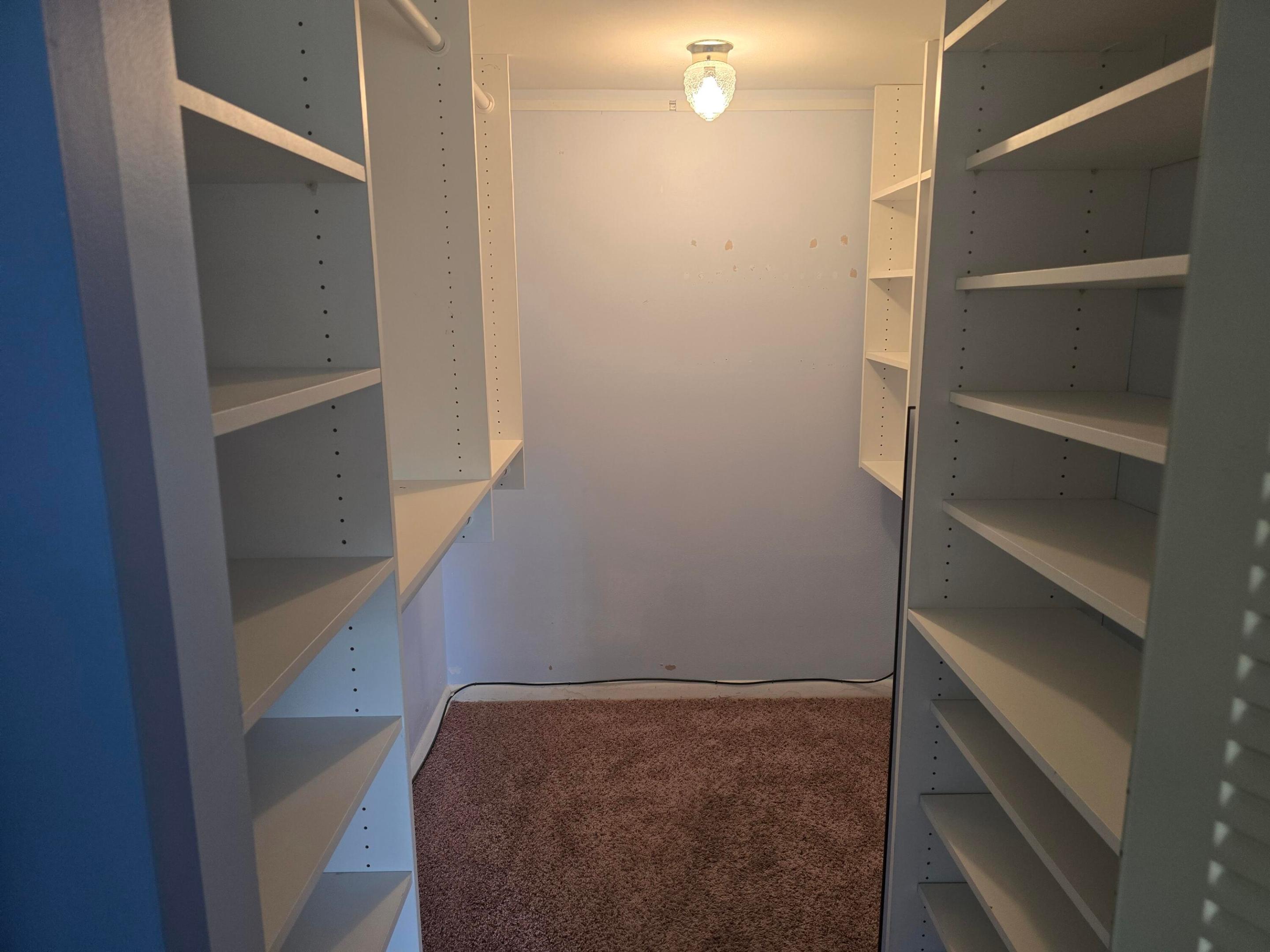 GOLDEN LAKES - Residential