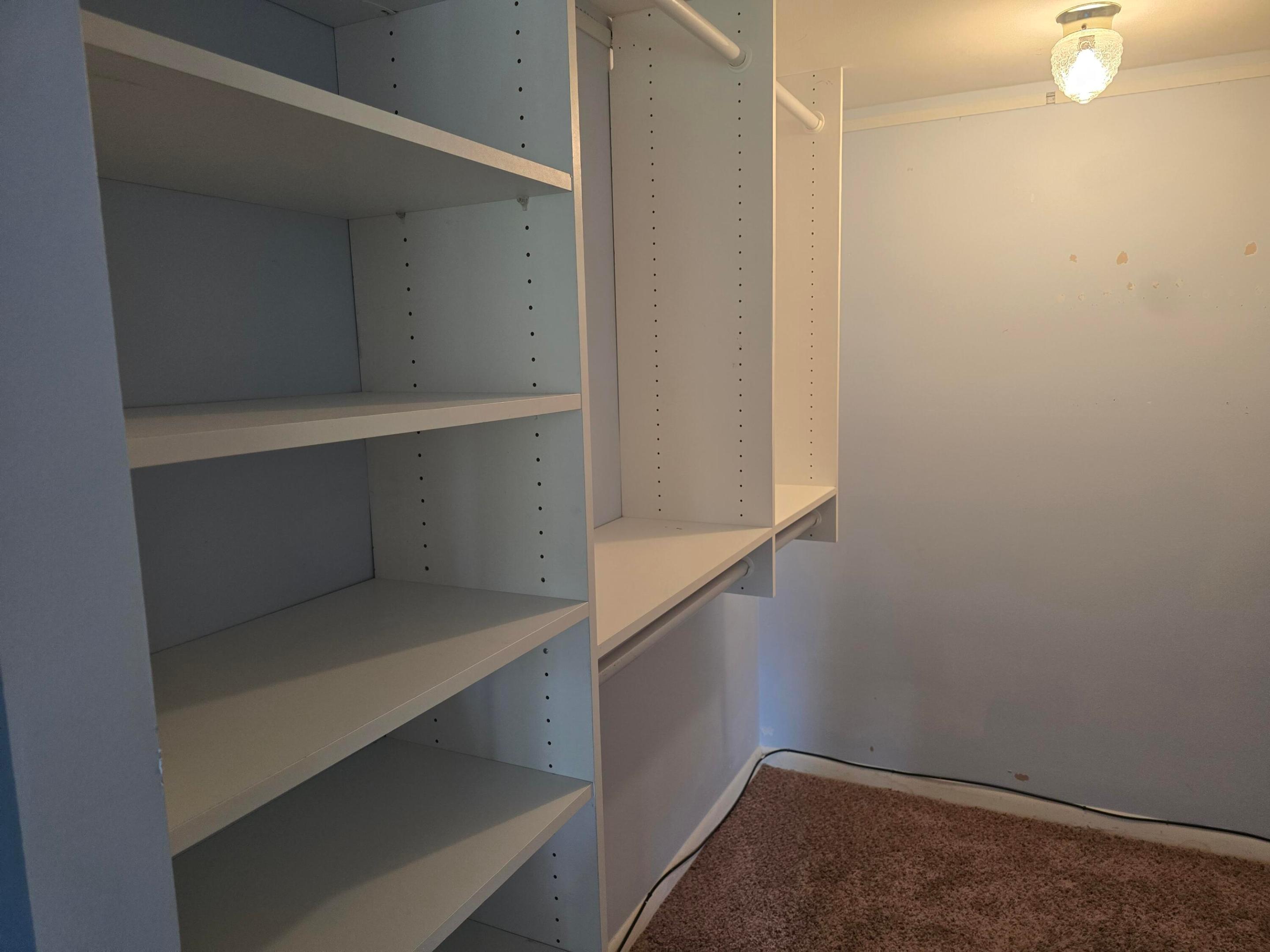 GOLDEN LAKES - Residential