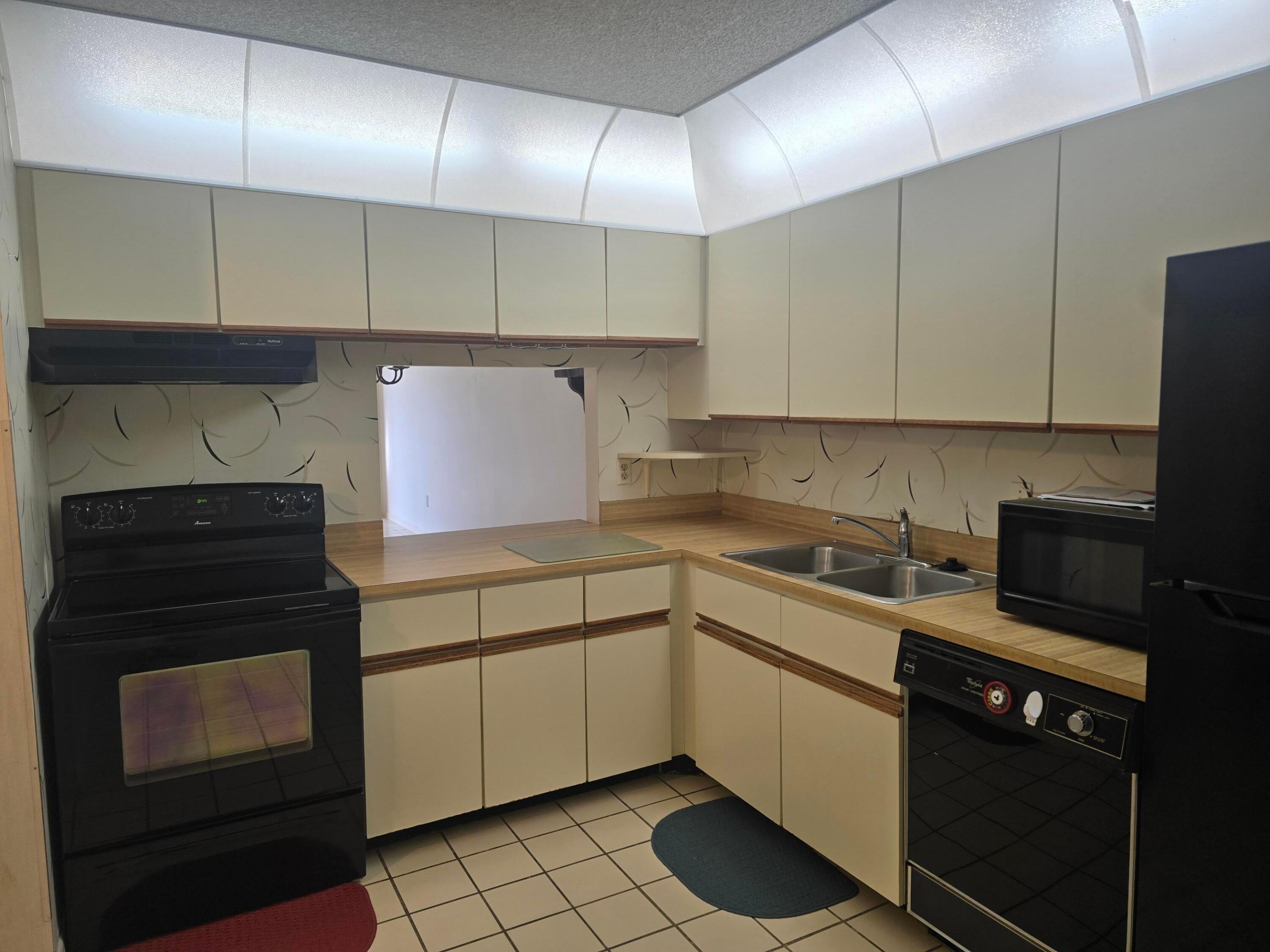 GOLDEN LAKES - Residential